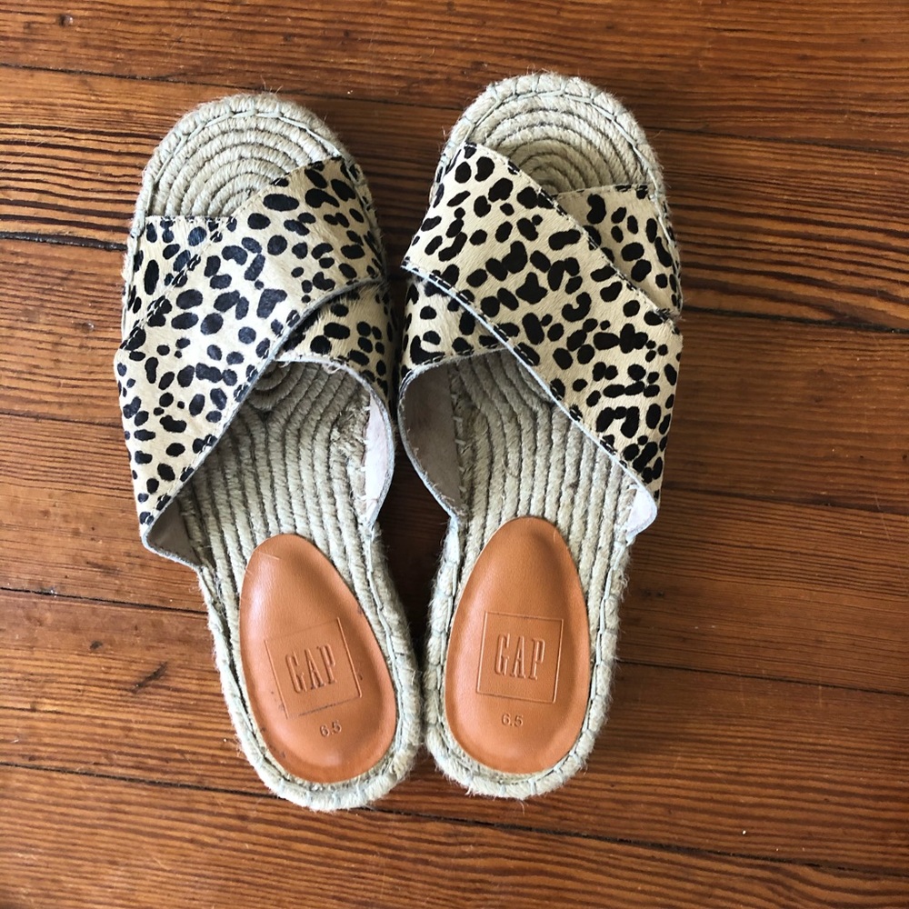 Gap Cheetah print sandals